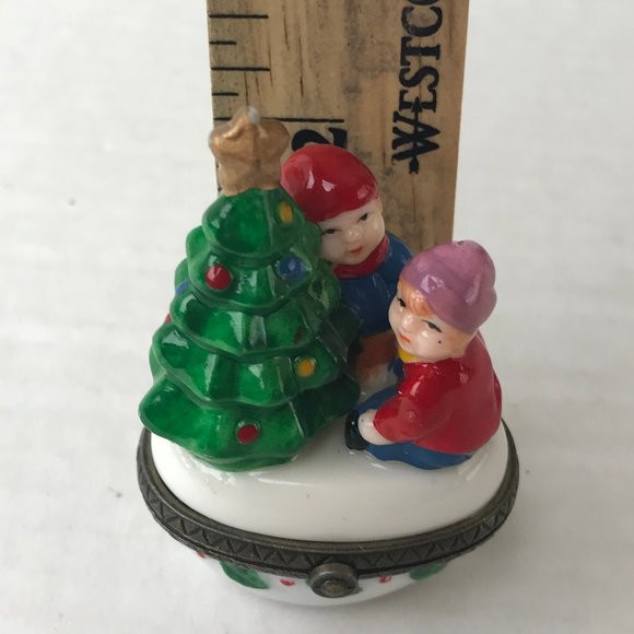 VINTAGE Porcelain Hinged Lid Trinket Box - Christmas Holiday Tree w/Children 3" - Picture 13 of 14